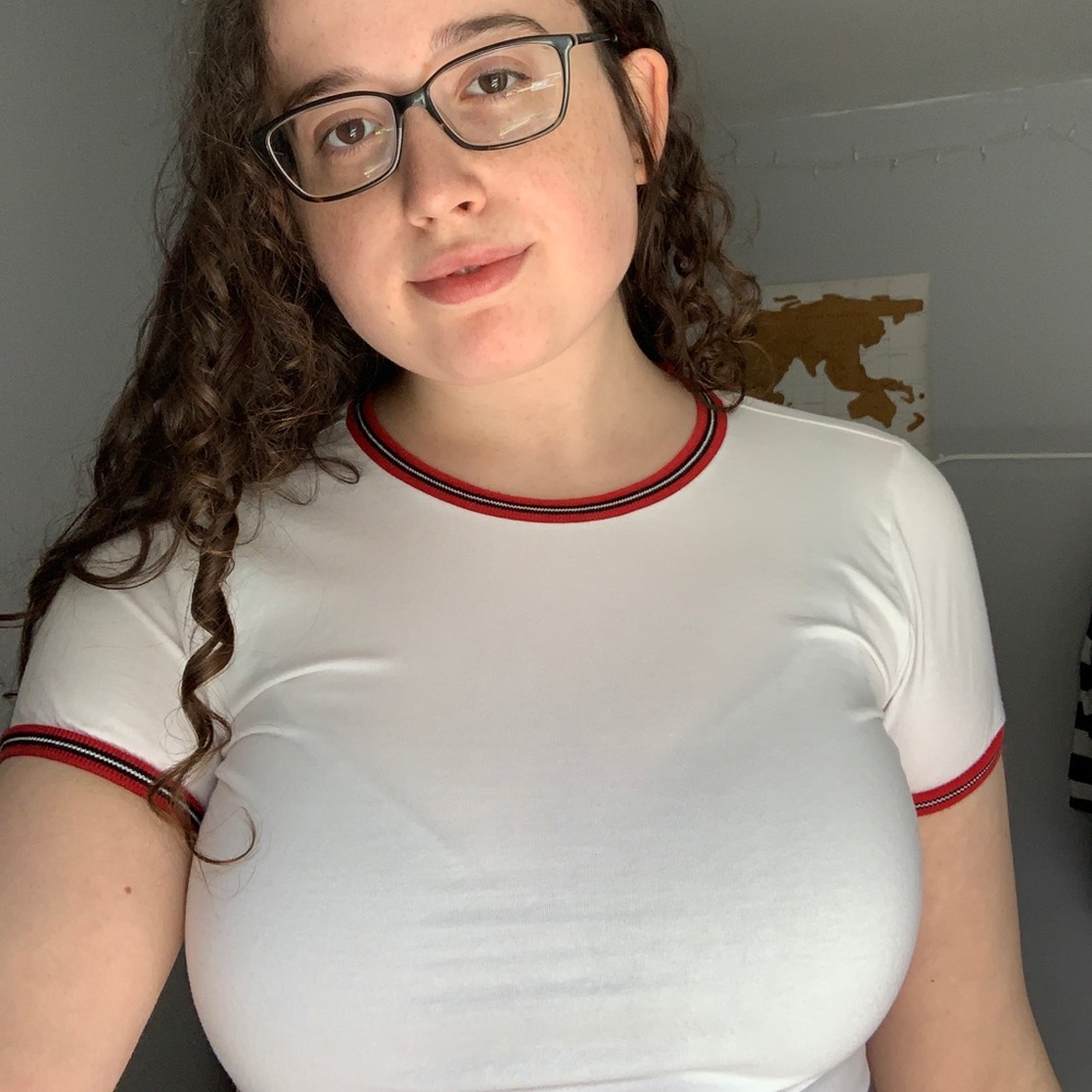 WHITE T-SHIRT